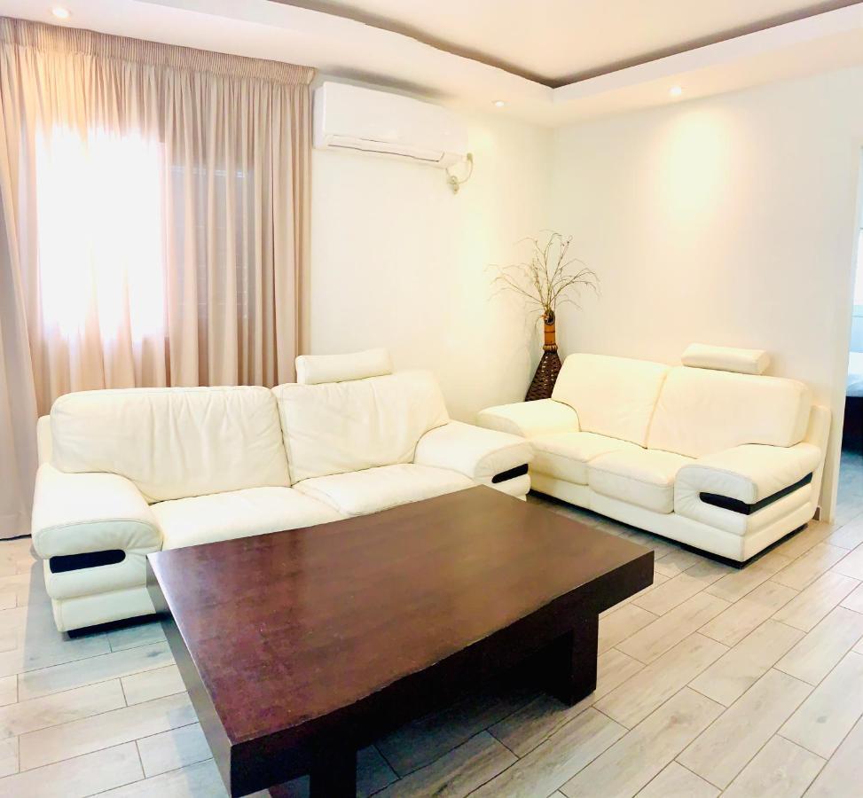 Royal Lea Apartmens เนทันยา ภายนอก รูปภาพ