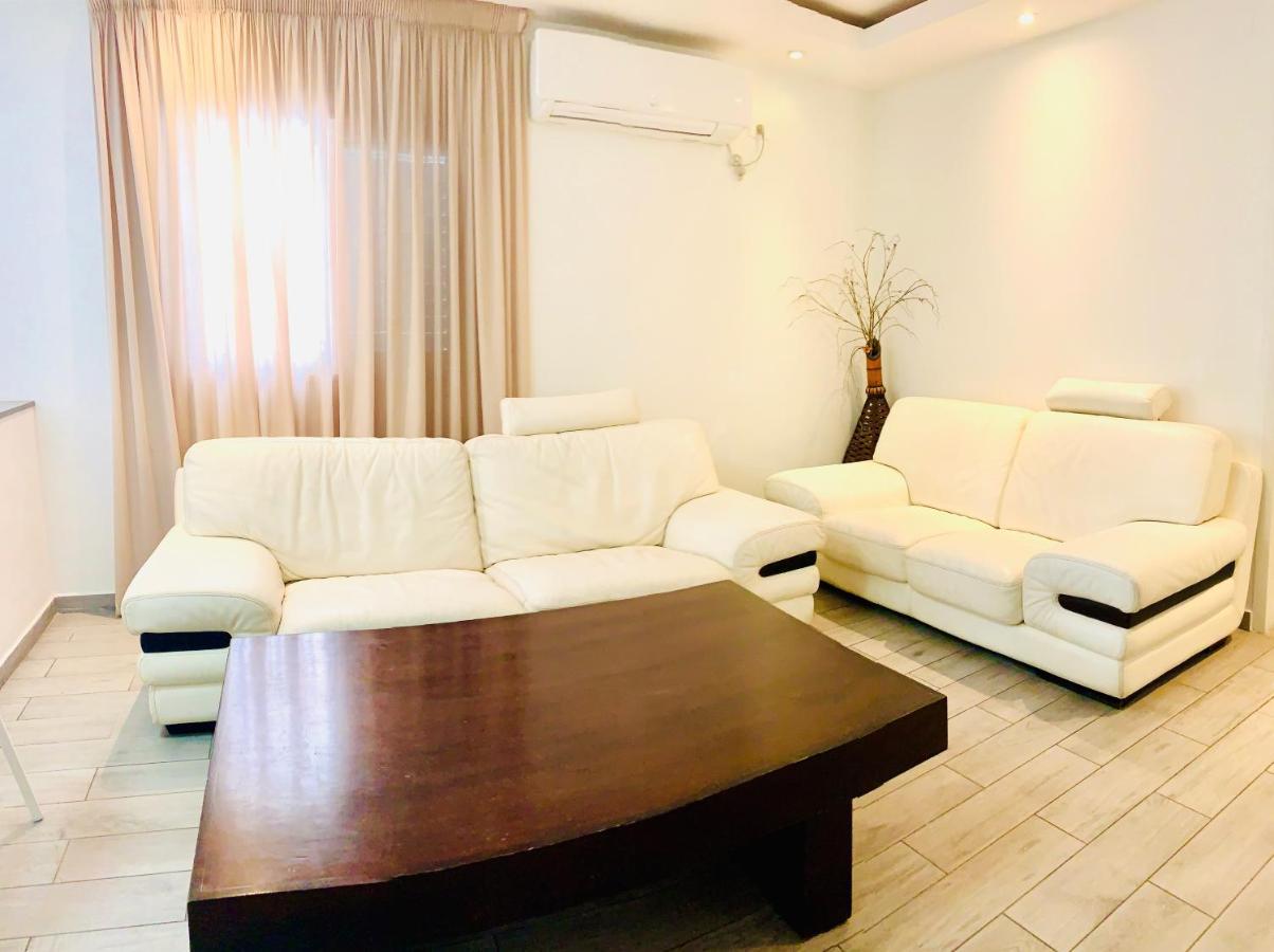 Royal Lea Apartmens เนทันยา ภายนอก รูปภาพ